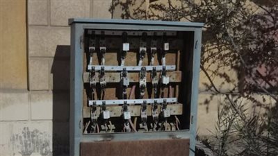 رفع كفاءة وإصلاح صناديق توزيع الكهرباء بـ15 مايو