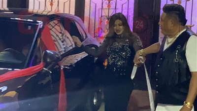 بـ6 ملايين جنيه.. حمو بيكا يهدي زوجته سيارة بورش خلال احتفاله بعيد ميلادها