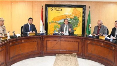 للحفاظ على طرازها المعماري.. محافظ الفيوم يتابع أعمال لجنة وضع الضوابط والاشتراطات البنائية بقرية تونس