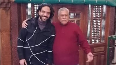 وكيل الطريقة الدمرداشية الصوفية ينشر صورة للمطرب بهاء سلطان من أمام مقام العارف بالله أبو عبد الله