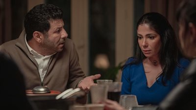 سبب تنازل الفنانة منى زكي عن اتهامها ليوتيوبر سبها لمشاركتها في فيلم أصحاب ولا أعز