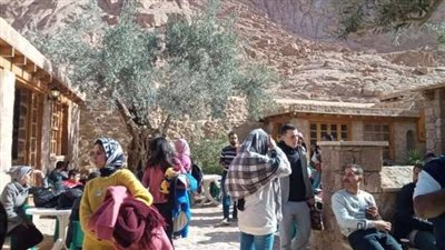 384 سائحا يزورون مدينة سانت كاترين اليوم