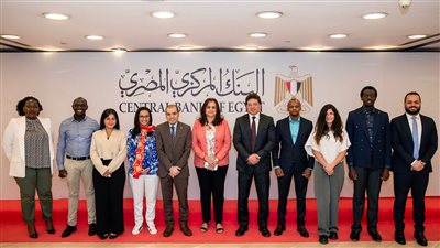 وفد من كينيا يزور البنك المركزي للتعرف على تجربة تطبيق انستا باي