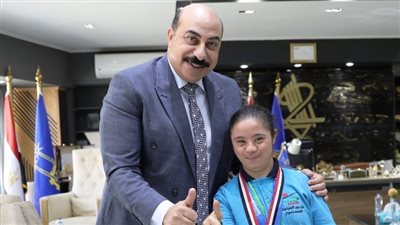 محافظ أسوان يكرم المتفوقين الرياضيين من ذوي الهمم