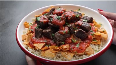 بالصور والخطوات| طريقة عمل الفتة بالخبز.. وتركات لتحميص العيش لا تفوتك