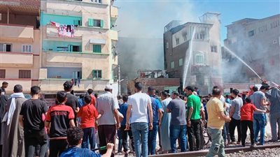 تضرر 5 منازل في حريق محل بويات بدمياط