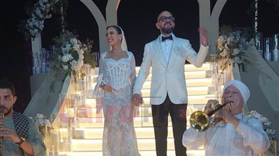 الهضبة وحماقي ومصطفى قمر يشعلون حفل زفاف جميلة عوض بحضور أحمد حلمي ومنى زكي