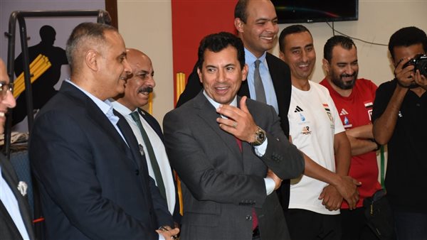 وزير الشباب والرياضة