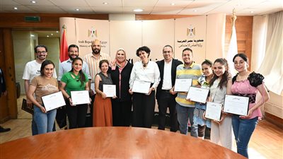 وزيرة التضامن تكرم أبطال فيلم رفعت عيني للسماء بعد حصوله على جائزة بمهرجان كان