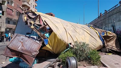 مصرع شخصين في حادث انقلاب تريلا من أعلى كوبري إيتاي البارود بالبحيرة