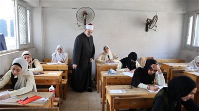 وكيل الأزهر يوجه بتوزيع المياه الباردة على طلاب الثانوية الأزهرية خلال الامتحانات