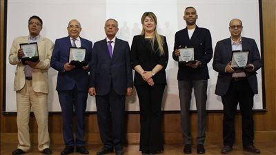 بحضور رئيس تحرير القاهرة 24.. إعلام الجامعة العربية المفتوحة بمصر تناقش مشروعات تخرج طلابها