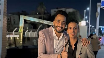 وجعت قلبي عليك.. عصام السقا يعبر عن صدمته لوفاة شاب من معجبيه وينشر رسائل وصورا معه