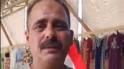 شاب يقيم معرض ملابس مجانيا للأيتام وغير القادرين بعين شمس: بفرح أهل منطقتي و70% من اللبس جديد| بث مباشر 