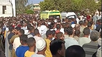 شهداء لقمة العيش.. المئات من أهالي البحيرة يشيعون جثامين ضحايا حادث انقلاب سيارة العمال| بث مباشر 
