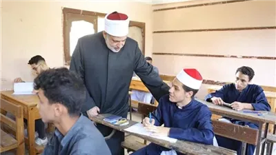 طلاب العلمي بالشهادة الثانوية الأزهرية يؤدون امتحان مادة الاستاتيكا اليوم 