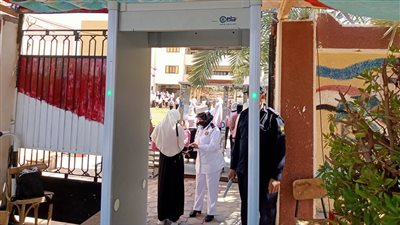 اللجان تؤخر دخول طلاب الثانوية العامة للامتحانات رغم تعليمات الوزير.. والتعليم: هياخدوا وقتهم كامل