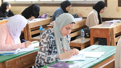 حل امتحان الإنجليزي لـ طلاب الثانوية العامة 2024