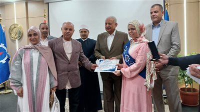 محافظ السويس يكرم أوائل الشهادة الإعدادية العامة والأزهرية 