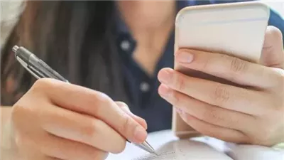 رغم مزاعم تسريبه فجرًا.. شاومينج يكذب نفسه ويحرض الطلاب والمدرسين على تصوير امتحان اللغة العربية: هنخفي الباركود