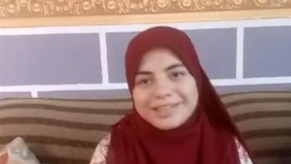 الطالبة نورا سلامة