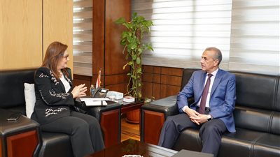 وزيرة التخطيط تناقش مع رئيس المركزي للتعبئة العامة جهود وضع الاستراتيجية الوطنية للإحصاء