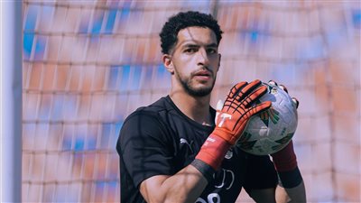 إصابة مصطفى شوبير في الرأس بعد إلقاء زجاجات من جماهير غينيا بيساو