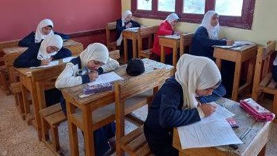 بدء دخول طلاب الشعبة الأدبية بالثانوية الأزهرية لأداء امتحان النحو