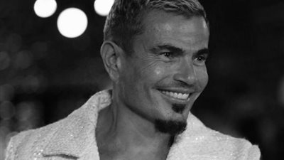 قولت هعيش هناك.. عمرو دياب يصل إلى بيروت لإحيائه حفلا غنائيا اليوم