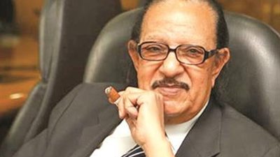 مصطفى شعبان وإسعاد يونس وطارق عريان يقدمون واجب العزاء في فاروق صبري