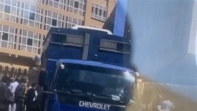 وصول سفاح التجمع المتهم بقتل 3 سيدات بعد معاشرتهن جنسيا لحضور أولى جلسات محاكمته | بث مباشر