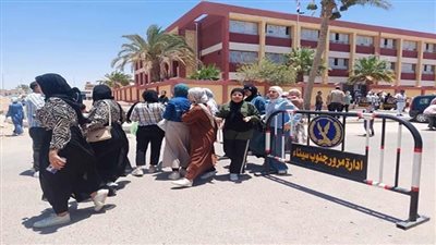 طلاب الثانوية العامة بجنوب سيناء يؤدون امتحان الاقتصاد والإحصاء اليوم
