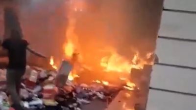 حريق هائل بسوق المنامة القديم بالبحرين.. والسلطات تكافح للسيطرة على الوضع