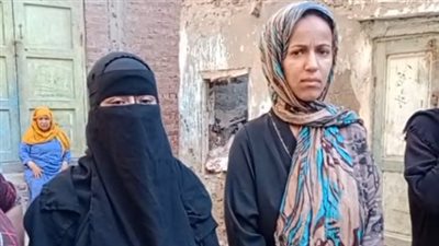 مستريحة دمياط جمعت من الأهالي 2 مليون جنيه وهربت.. وإحدى الضحايا: نصبت عليا وأخدت جهاز بنتي | بث مباشر 