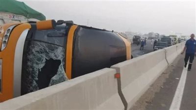 تفاصيل إصابة 12 سيدة في حادث انقلاب أتوبيس أعلى الطريق الدائري بأكتوبر| بث مباشر