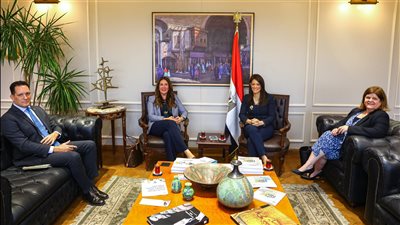 وزيرة التعاون الدولي توقع اتفاقيات 8 منح أمريكية بـ 130 مليون دولار