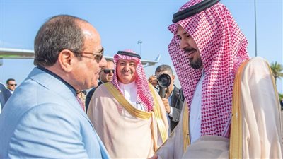  السيسي يصل المدينة المنورة للصلاة في المسجد النبوي قبل الانتقال إلى مكة المكرمة لبدء مناسك الحج