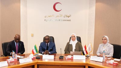 خلال زيارة الهلال الأحمر.. غينيا تعلن دعم غزة بـ 500 ألف يورو