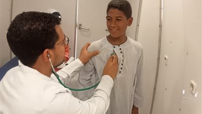الكشف على 900 مواطن ضمن قافلة طبية مجانية بدشنا في قنا