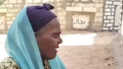 لو بعدت عنهم أموت.. أم تعيش بجوار قبور أبنائها ببني سويف: ماتوا من 34 سنة ومش قادرة أنساهم| بث مباشر