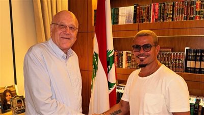 رئيس وزراء لبنان يستقبل عمرو دياب قبل حفله في بيروت