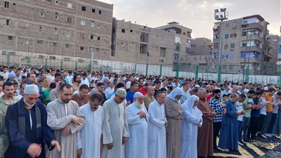 الألاف يؤدون صلاة عيد الأضحى بالمساجد والساحات في سوهاج| صور