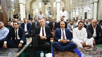بمشاركة محافظ قنا.. المئات يؤدون صلاة عيد الأضحى المبارك بمسجد عبد الرحيم القنائي
