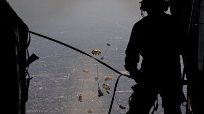 في أول أيام العيد.. مصر والأردن ينفذان 3 عمليات إنزال جوية على غزة 