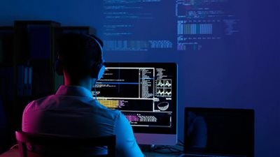  المعهد القومي للاتصالات: يجب الاهتمام بتدريب الشباب لأنهم عوامل الاقتصاد الرقمي