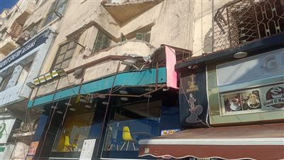 حي وسط الإسكندرية عن سقوط شرفة بمسن: العقار صادر له قرار ترميم
