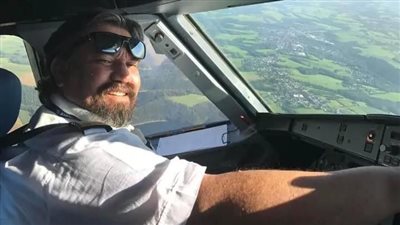 وحيد وبيصرف على عيال أخوه.. صديق مقرب للطيار المصري حسن يوسف عدس يكشف تفاصيل الوفاة| خاص