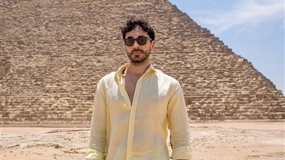  الممثل التركي جوكهان ألكان ينشر صورا من زيارته لأهرامات الجيزة