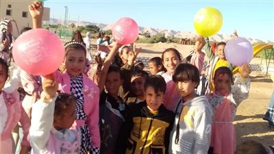 تنفيذ مبادرة العيد أحلى في الوادي الجديد و33 ألف شخص أدوا الصلاة بمراكز الشباب| صور