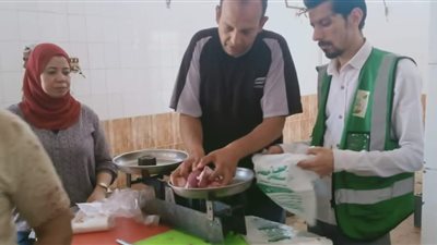 محافظ الوادي الجديد: ذبح 61 أضحية لتوزيعها على الأسر الأكثر احتياجًا